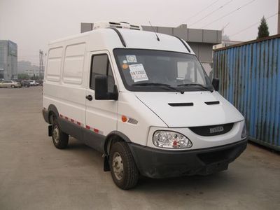 依維柯雙排座面包型疫苗冷藏車 醫藥冷鏈運輸的專業守護者